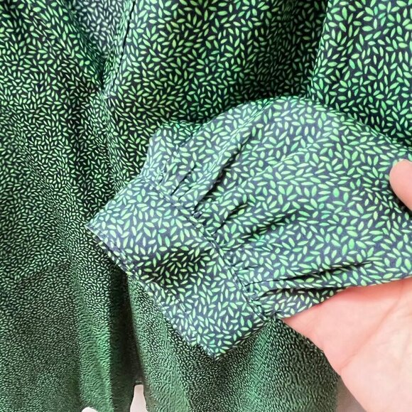 Tucker Green Silk Micro‎ Leaf Print Graphic Blouse- Size S - Picture 4 of 7
